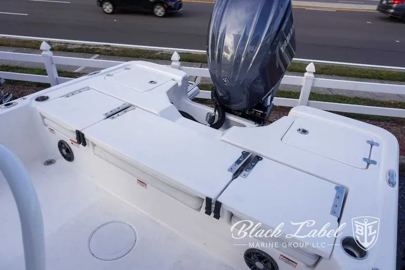 Slide: The Image of Sea Fox 251 BayFox Center Console 2024 - 8