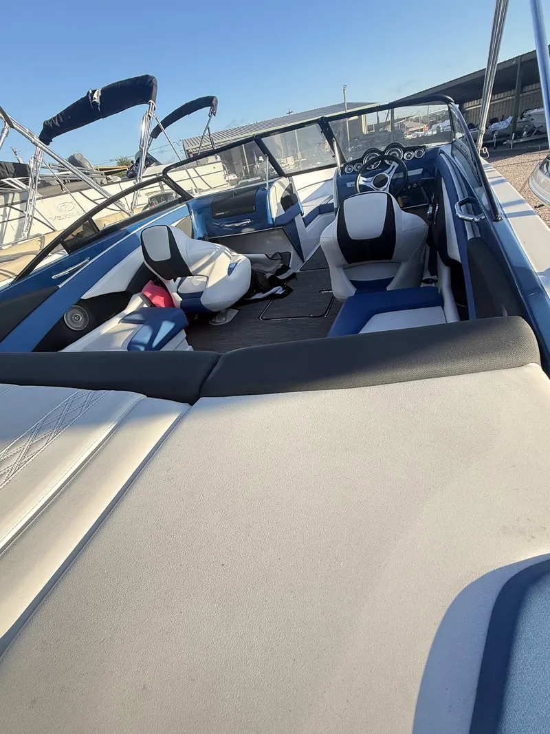 Slide: The Image of Glastron GT225BR 2019 - 7