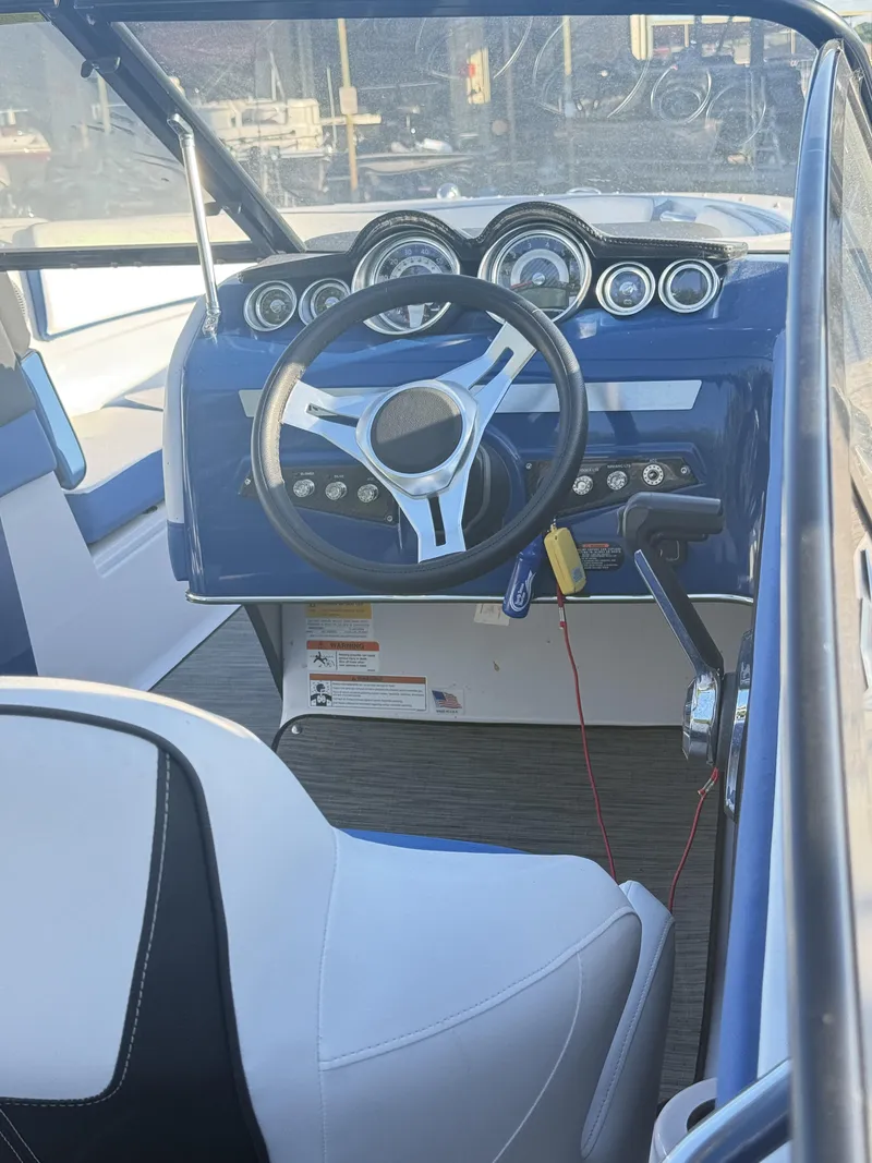 Slide: The Image of Glastron GT225BR 2019 - 13