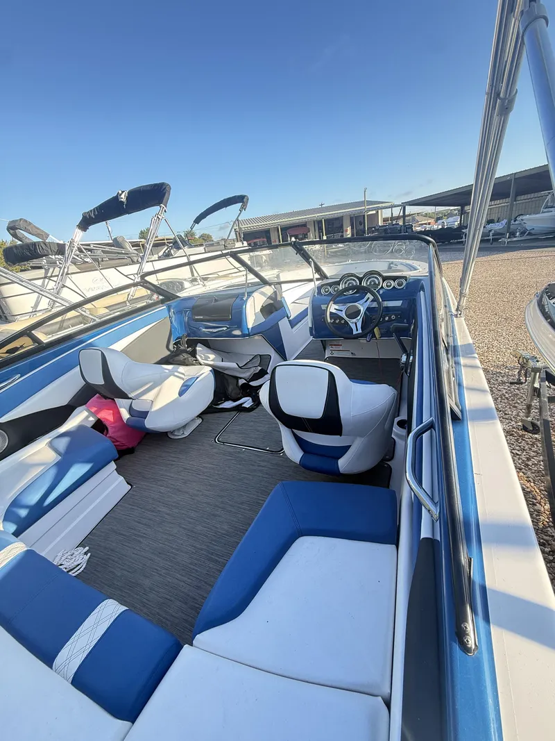 Slide: The Image of Glastron GT225BR 2019 - 19