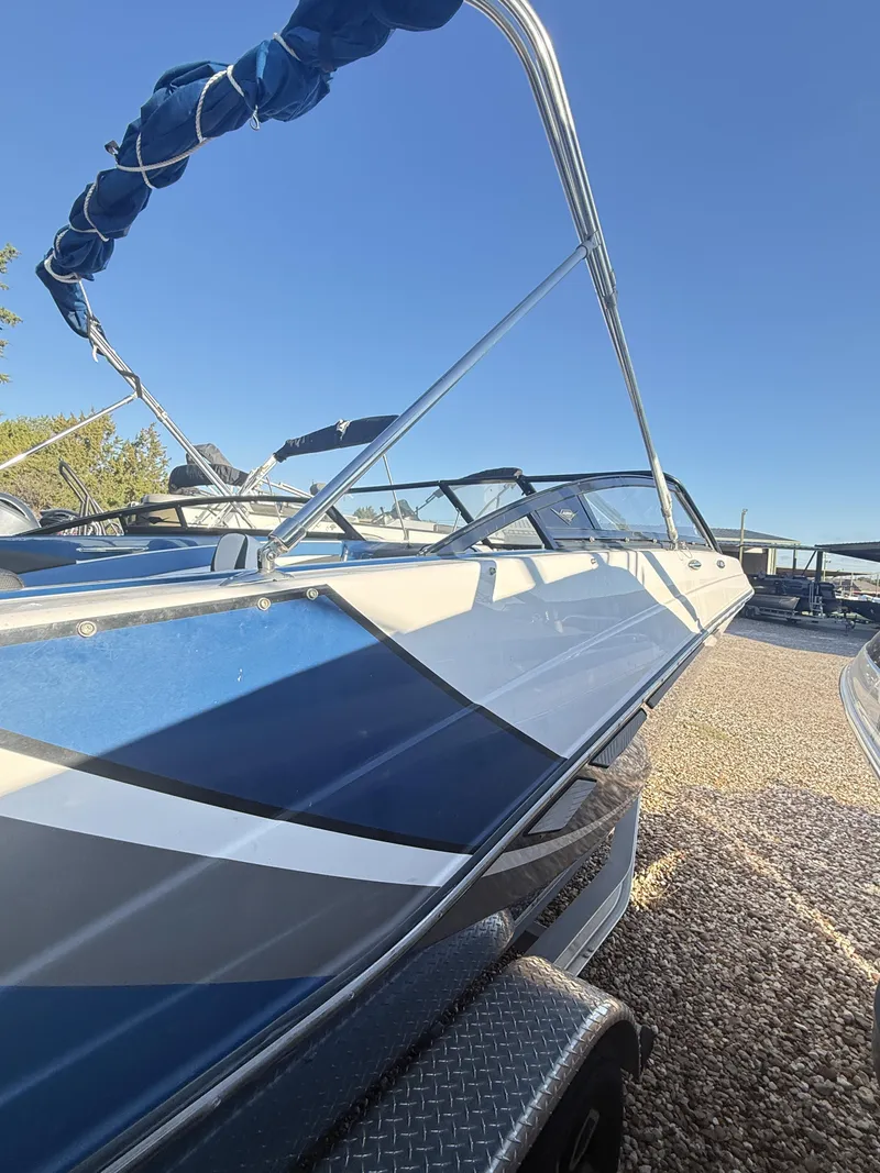 Slide: The Image of Glastron GT225BR 2019 - 10