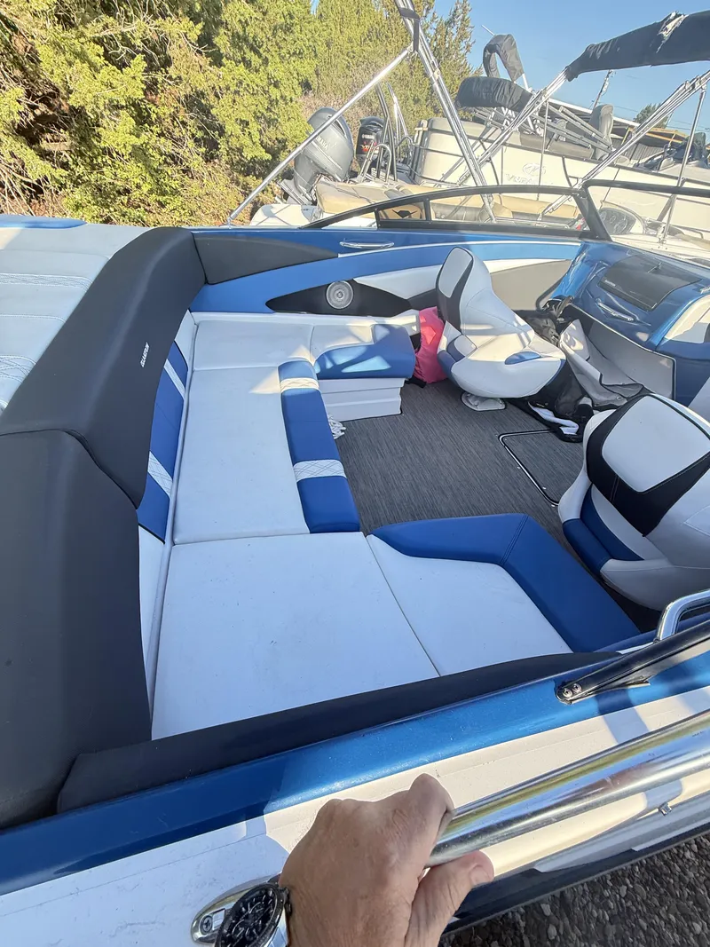 Slide: The Image of Glastron GT225BR 2019 - 16