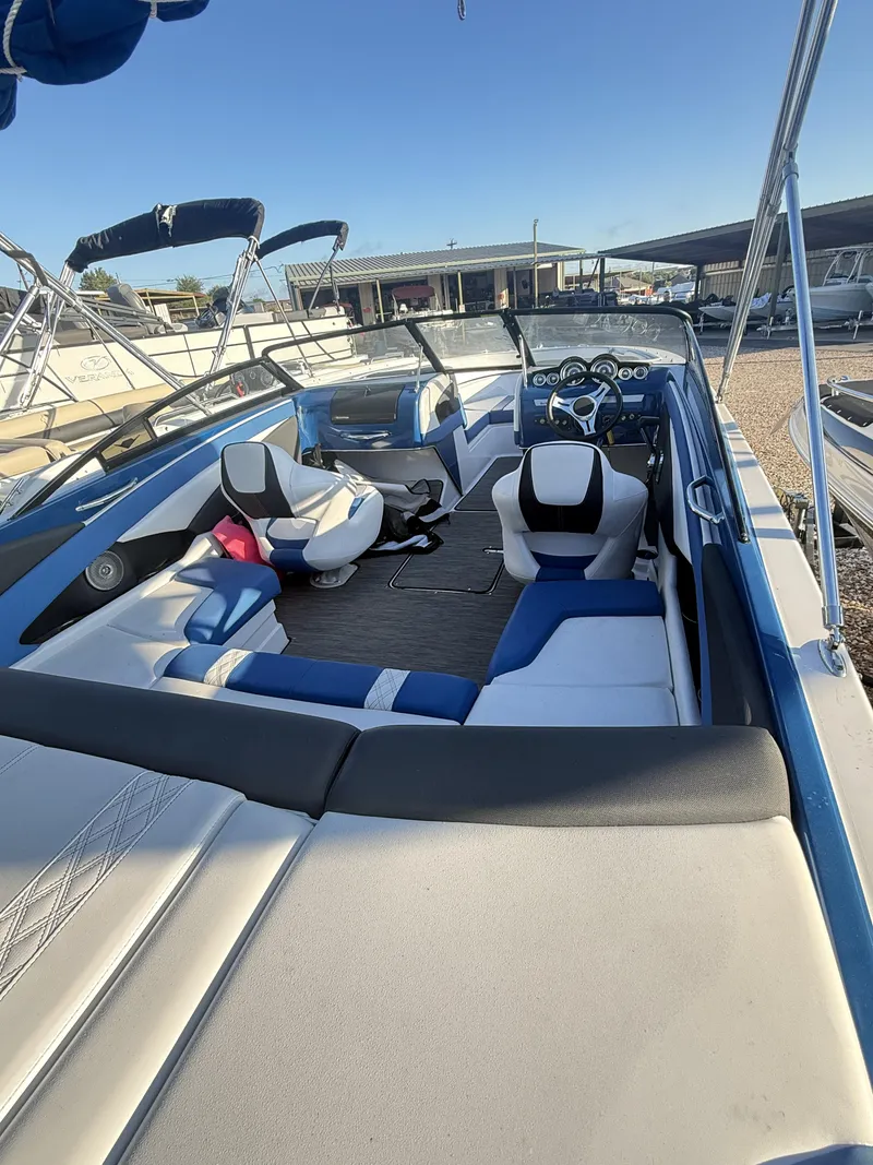 Slide: The Image of Glastron GT225BR 2019 - 9