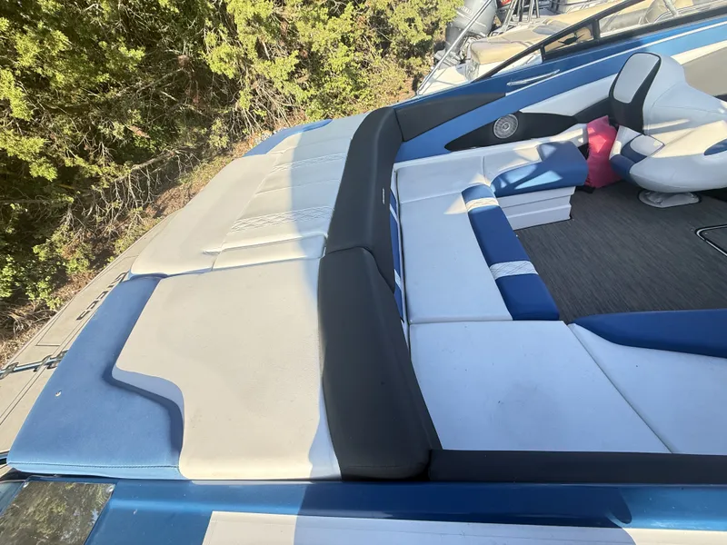 Slide: The Image of Glastron GT225BR 2019 - 17