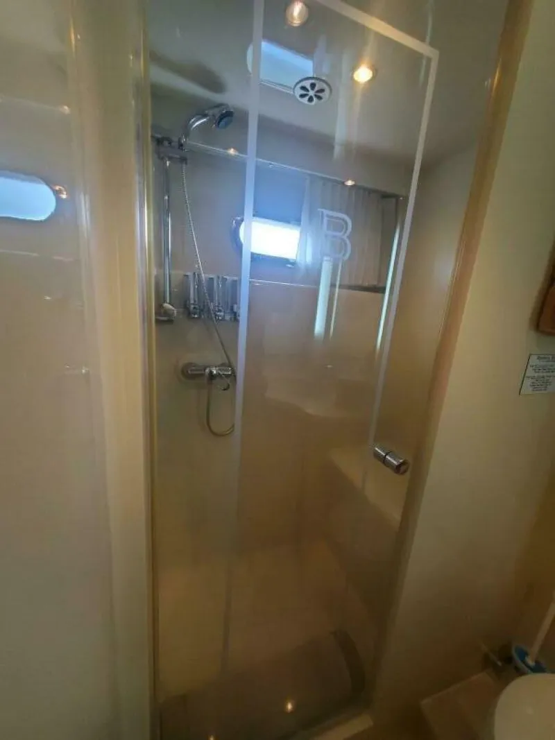Slide: The Image of Horizon 92 BELISARIUS - Master Shower - 29