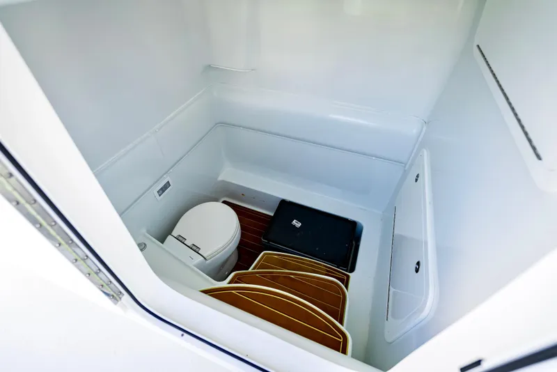 Slide: The Image of Yellowfin 39 Offshore 2021 - 50