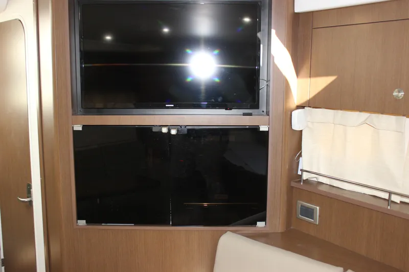 Slide: The Image of Sea Ray Sundancer 350 2014 - 50