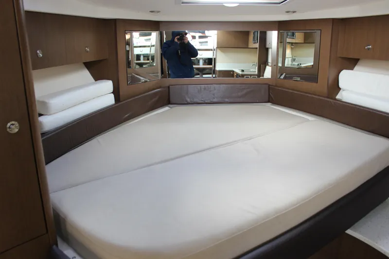 Slide: The Image of Sea Ray Sundancer 350 2014 - 60