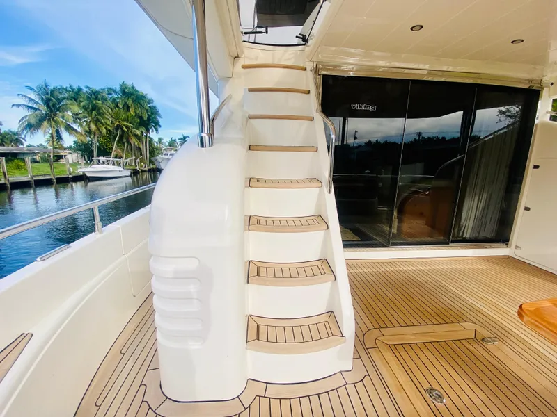 Slide: The Image of Staircase on the deck of a 2006 Viking Sport Cruisers 70 Motor Yacht. - 19