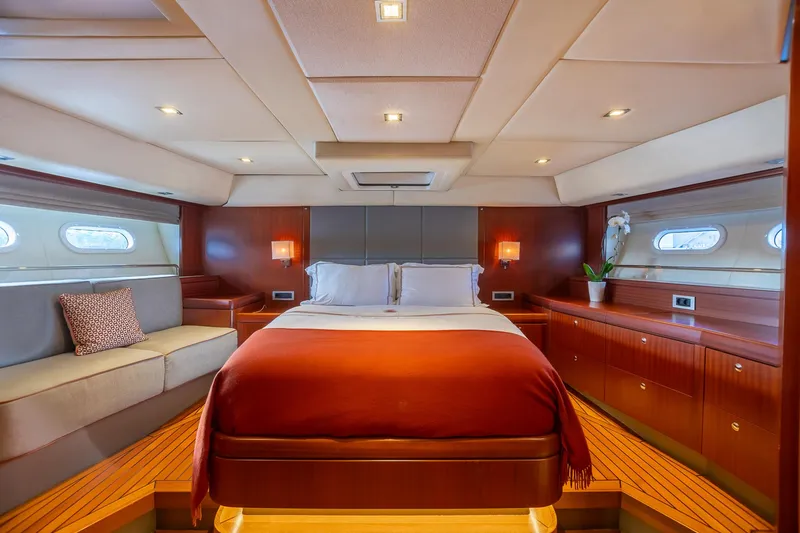 Slide: The Image of Luxurious master bedroom on the 2011 Alia Yachts Warwick 82 LK. - 31