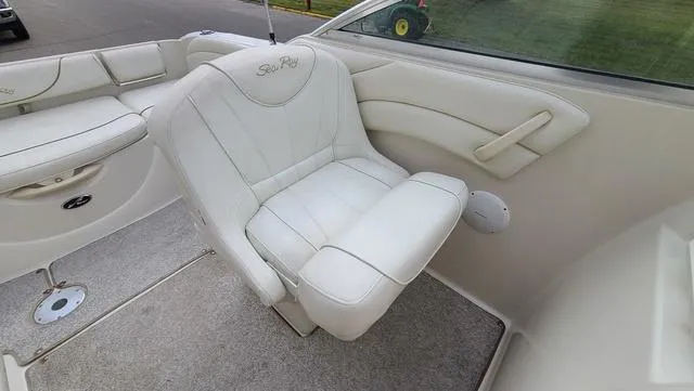 Slide: The Image of Sea Ray 225 Weekender 2002 - 9