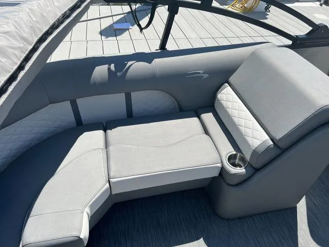 Slide: The Image of Bennington L Quad Bench 25 LFB Tritoon 2022 - 11