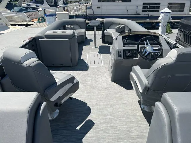 Slide: The Image of Bennington L Quad Bench 25 LFB Tritoon 2022 - 12