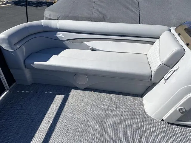 Slide: The Image of Bennington 20 SL - L Bench - Pontoon 2024 - 8