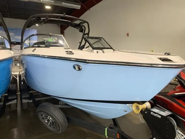 The Image of Yamaha 252XE 2024 - 1