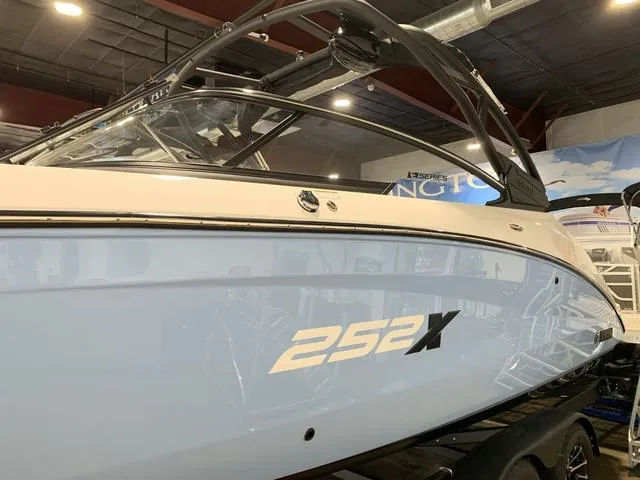 Slide: The Image of Yamaha 252XE 2024 - 2