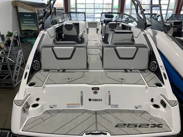 Slide: The Image of Yamaha 252XE 2024 - 4