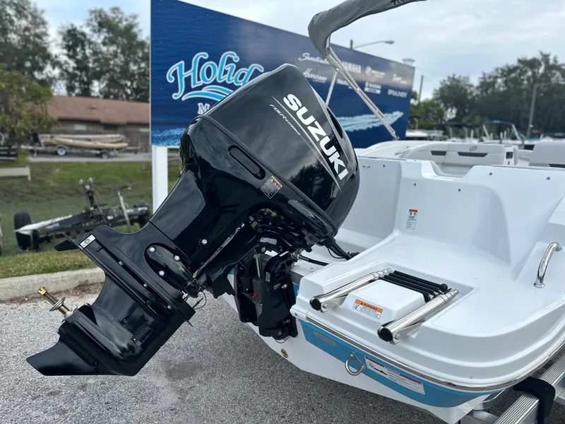 Slide: The Image of 2024 Hurricane SunDeck Sport 185 OB with Suzuki outboard motor. - 9