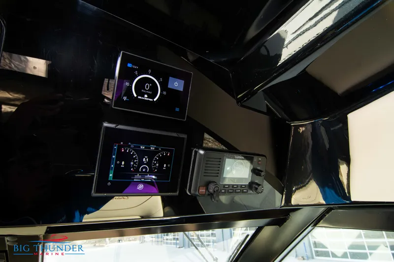 Slide: The Image of Chris-Craft Calypso 35 2024 - 50