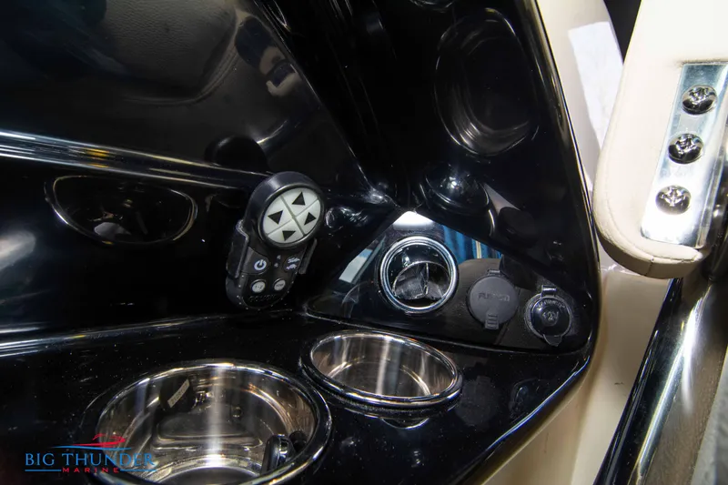 Slide: The Image of Chris-Craft Calypso 35 2024 - 51