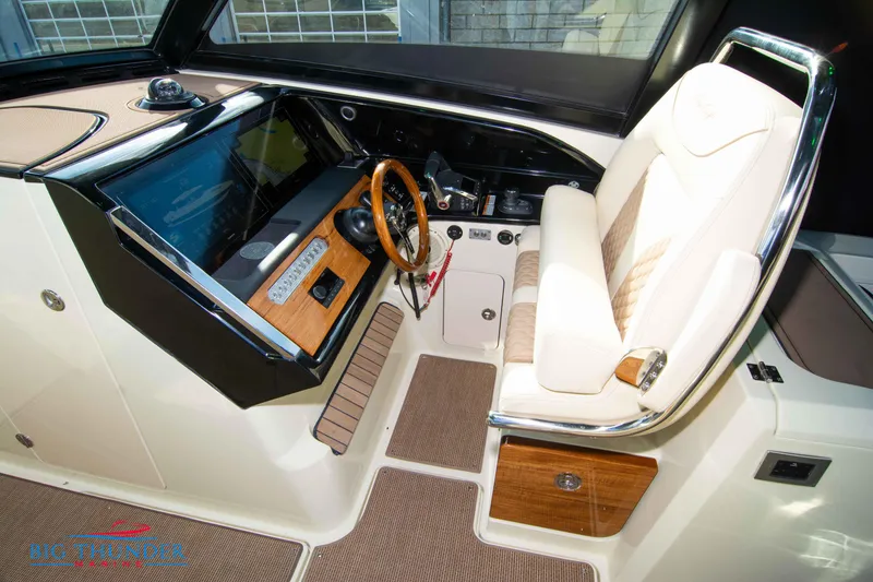 Slide: The Image of Chris-Craft Calypso 35 2024 - 53