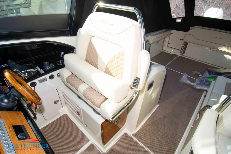 Slide: The Image of Chris-Craft Calypso 35 2024 - 54