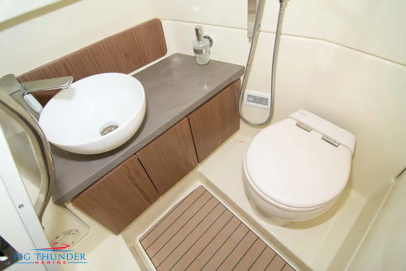 Slide: The Image of Chris-Craft Calypso 35 2024 - 64