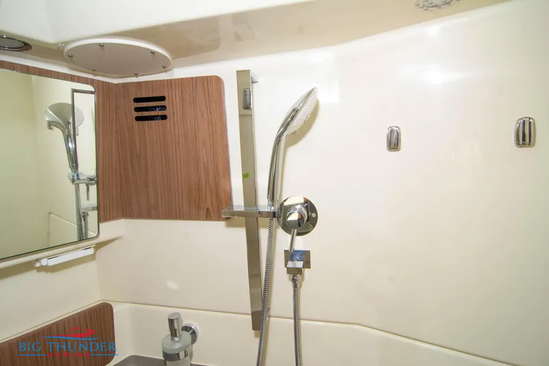 Slide: The Image of Chris-Craft Calypso 35 2024 - 65