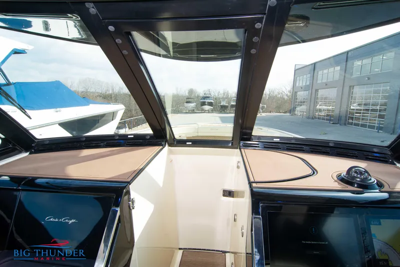 Slide: The Image of Chris-Craft Calypso 35 2024 - 68