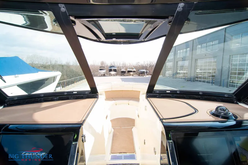 Slide: The Image of Chris-Craft Calypso 35 2024 - 69