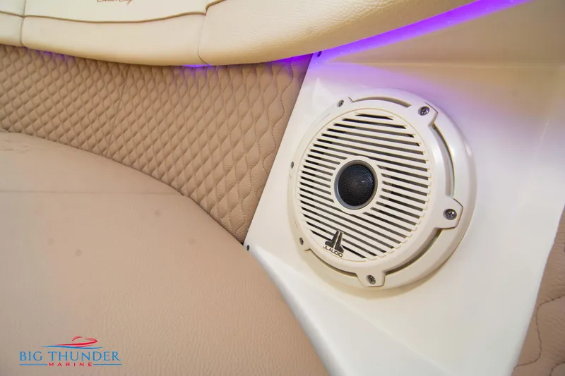 Slide: The Image of Chris-Craft Calypso 35 2024 - 76
