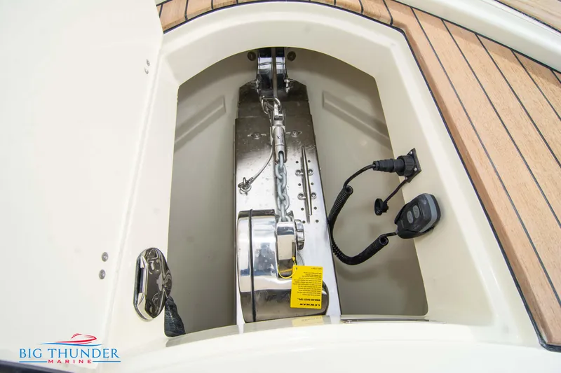 Slide: The Image of Chris-Craft Calypso 35 2024 - 77