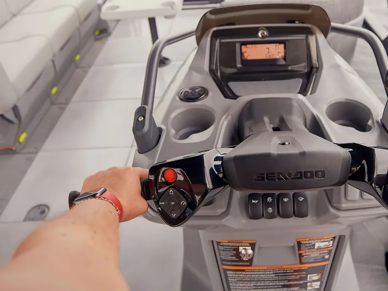 Slide: The Image of Sea-Doo Switch 19 2024 - 5