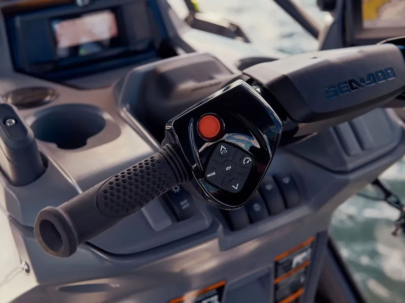 Slide: The Image of Sea-Doo Switch 19 2024 - 8