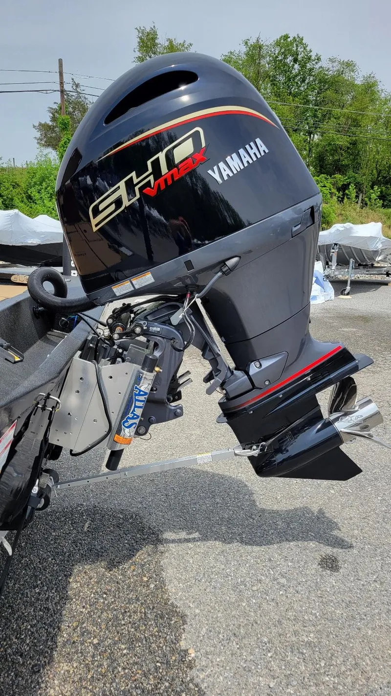 Slide: The Image of 2025 Xpress H20C Crappie boat with Yamaha Vmax 175 engine, side view. - 11