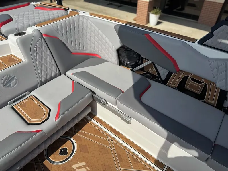 Slide: The Image of Tigé 24RZX 2024 - 10