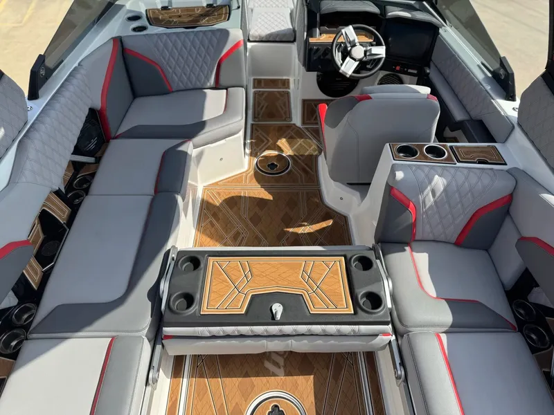 Slide: The Image of Tigé 24RZX 2024 - 12