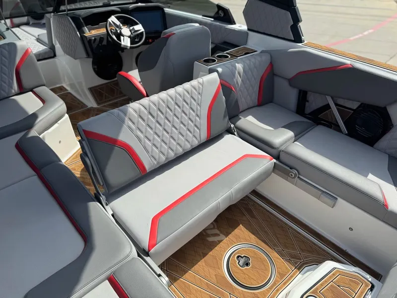 Slide: The Image of Tigé 24RZX 2024 - 13