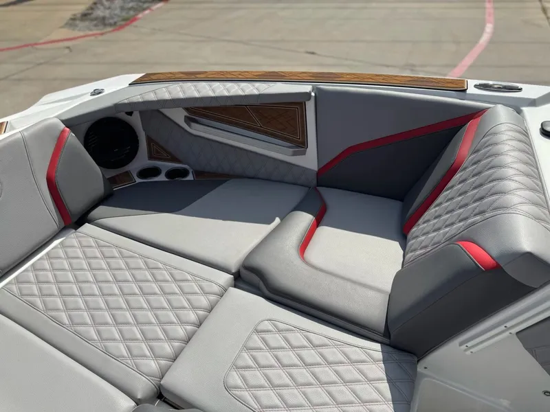 Slide: The Image of Tigé 24RZX 2024 - 20