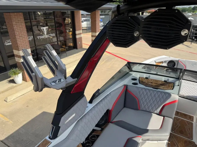 Slide: The Image of Tigé 24RZX 2024 - 22