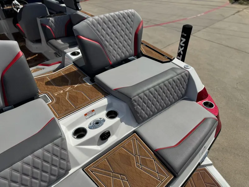 Slide: The Image of Tigé 24RZX 2024 - 4