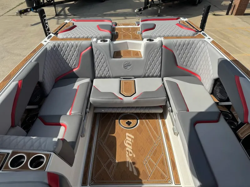 Slide: The Image of Tigé 24RZX 2024 - 8