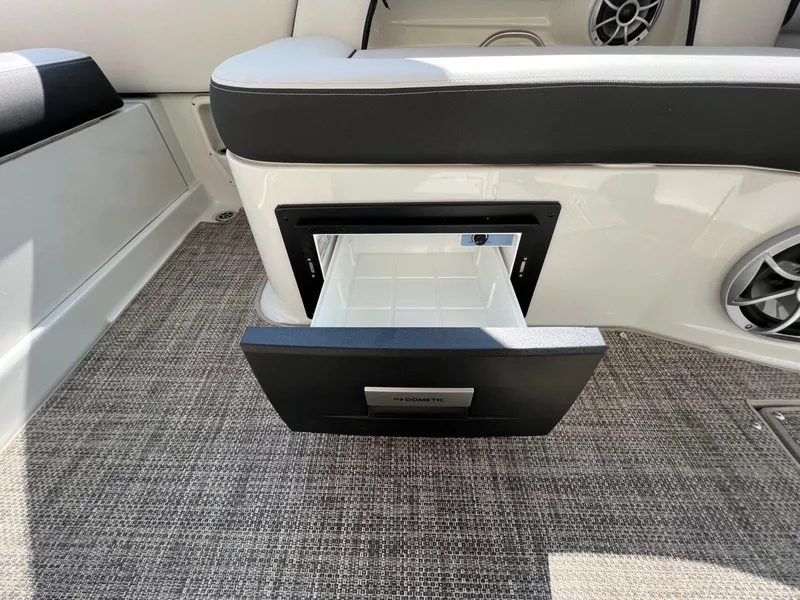 Slide: The Image of Crownline Boats E305 2024 - 18