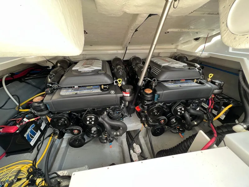 Slide: The Image of Crownline Boats E305 2024 - 19