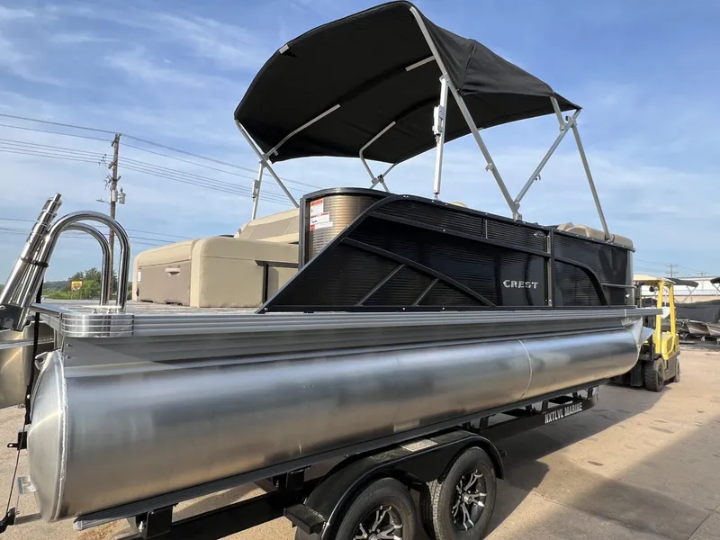 Slide: The Image of 2023 Crest Classic LX 220 SLS pontoon boat with canopy on trailer. - 5