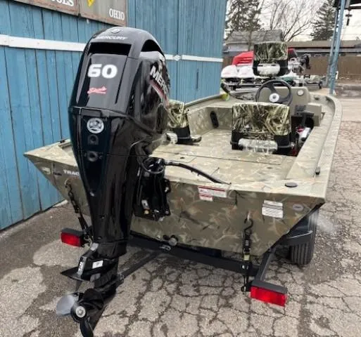 Slide: The Image of Tracker Grizzly 1754 SC 2024 - 4