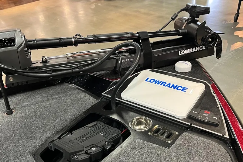Slide: The Image of 2024 Ranger Z520R Ranger Cup Equipped boat with Lowrance electronics. - 6