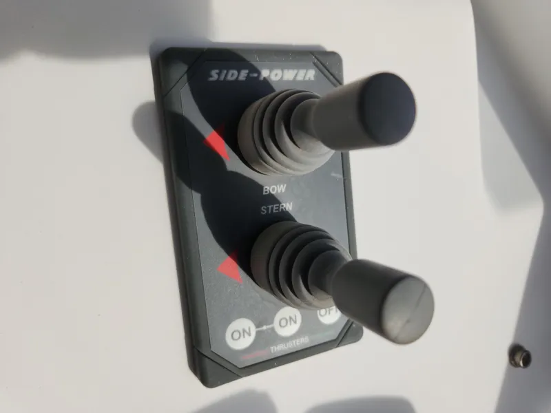 Slide: The Image of Side-Power thruster controls on a 2008 Sumerset Houseboat 20' x 100'. - 32