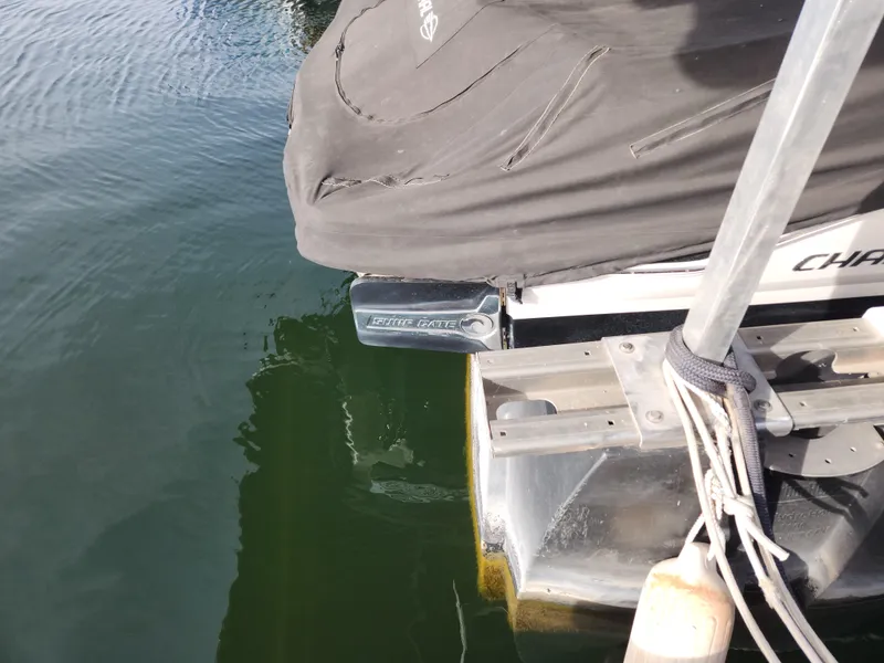 Slide: The Image of Close-up of a 2008 Sumerset Houseboat 20' x 100' stern in water. - 35