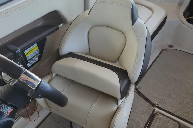 Slide: The Image of Captain's chair on 2008 Sumerset Houseboat 20' x 100', beige and black upholstery. - 40